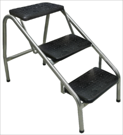 ESCALERILLA DE TRES PASOS EN ACERO INOXIDABLE